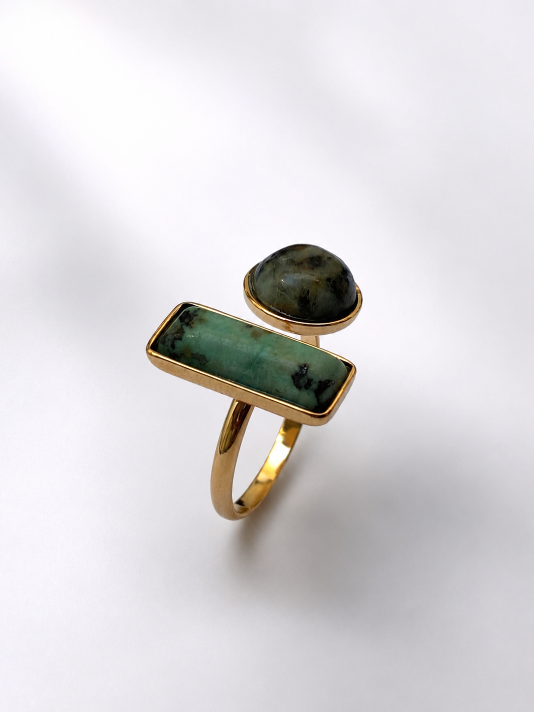 bague avec pierres