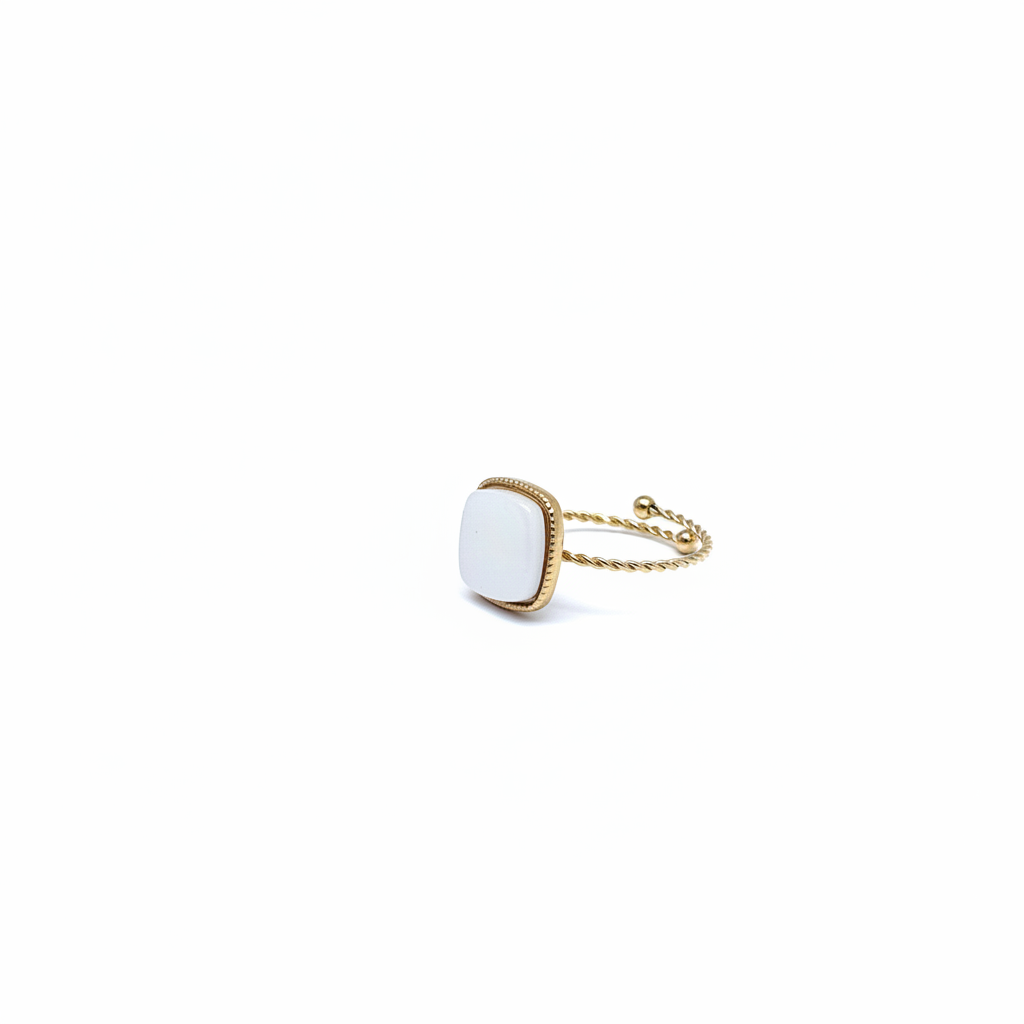 Bague Pierre Blanche Carrée Dorée