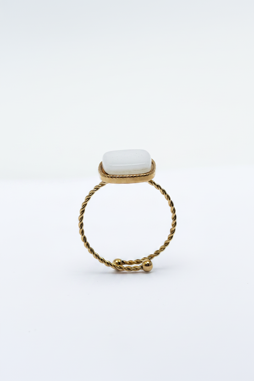Bague Pierre Blanche Carrée Dorée
