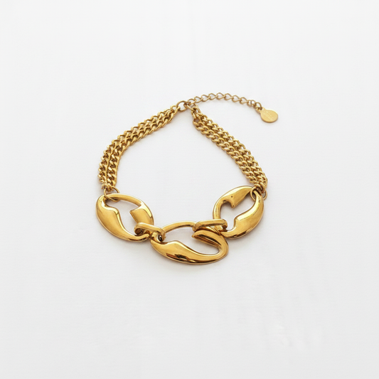 Bracelet grosses mailles dorées flat lay fond blanc