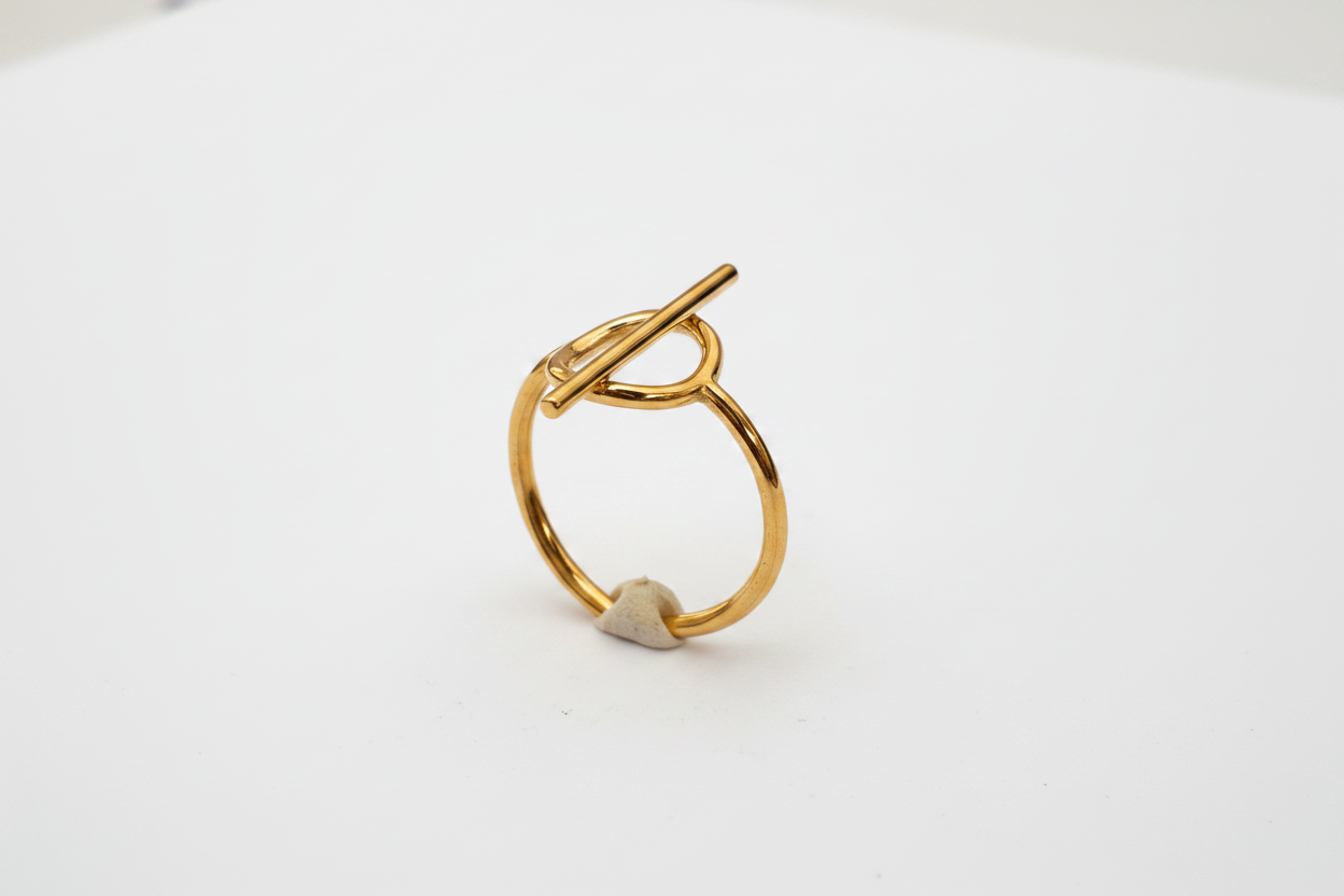 Bague Cercle & Barre Dorée - vue 3/4