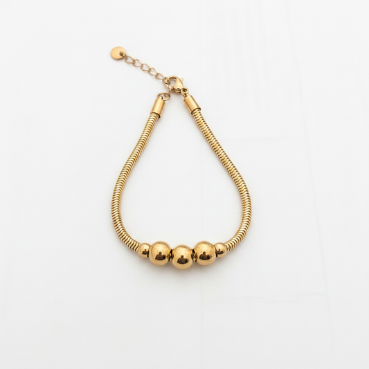 Bracelet serpent doré perles - fond blanc