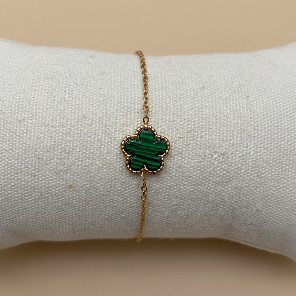 Bracelet trèfle malachite coussin gros plan