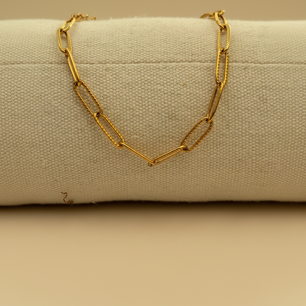 Bracelet paperclip coussin vue dessus