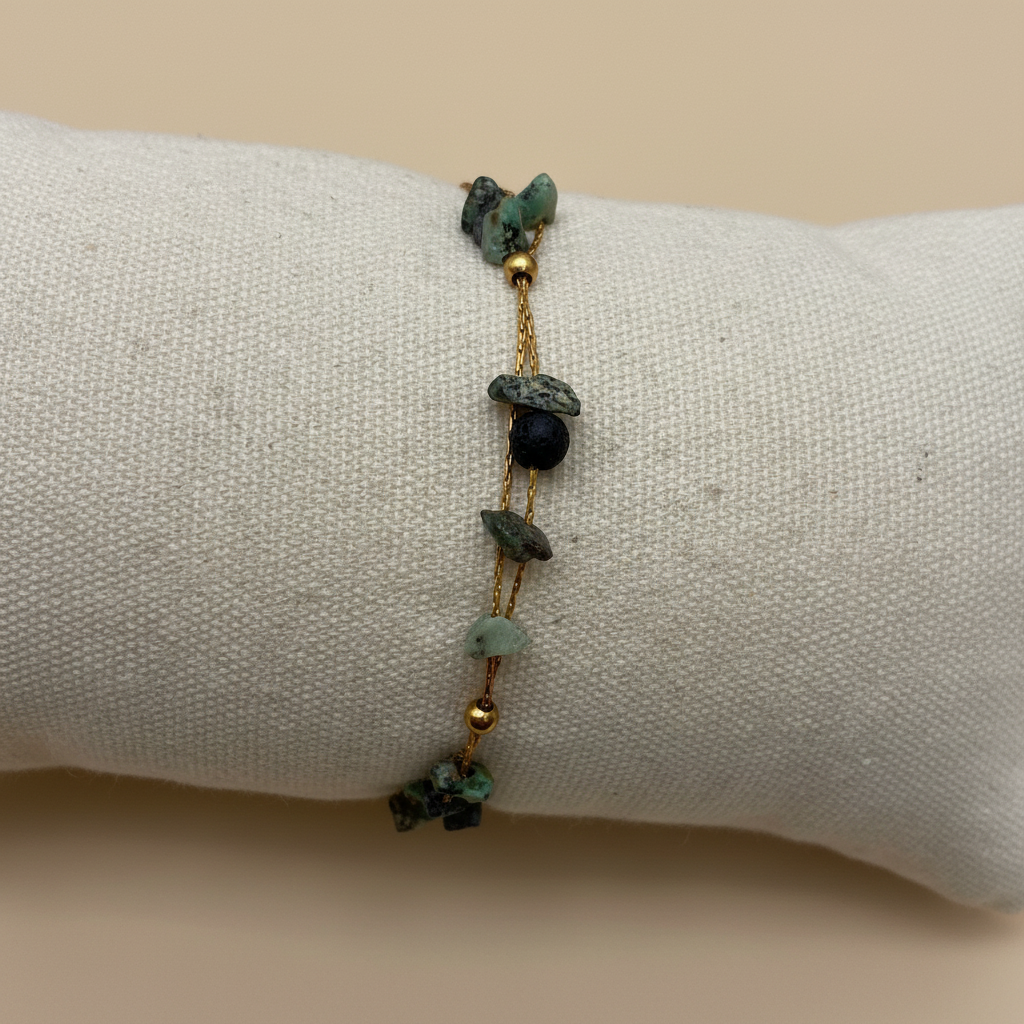 Bracelet émeraude coussin gros plan