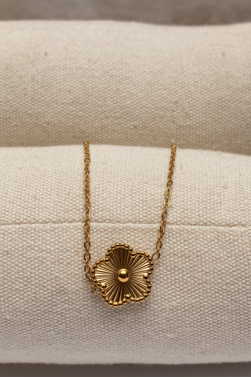 Collier fleur soleil coussin carré