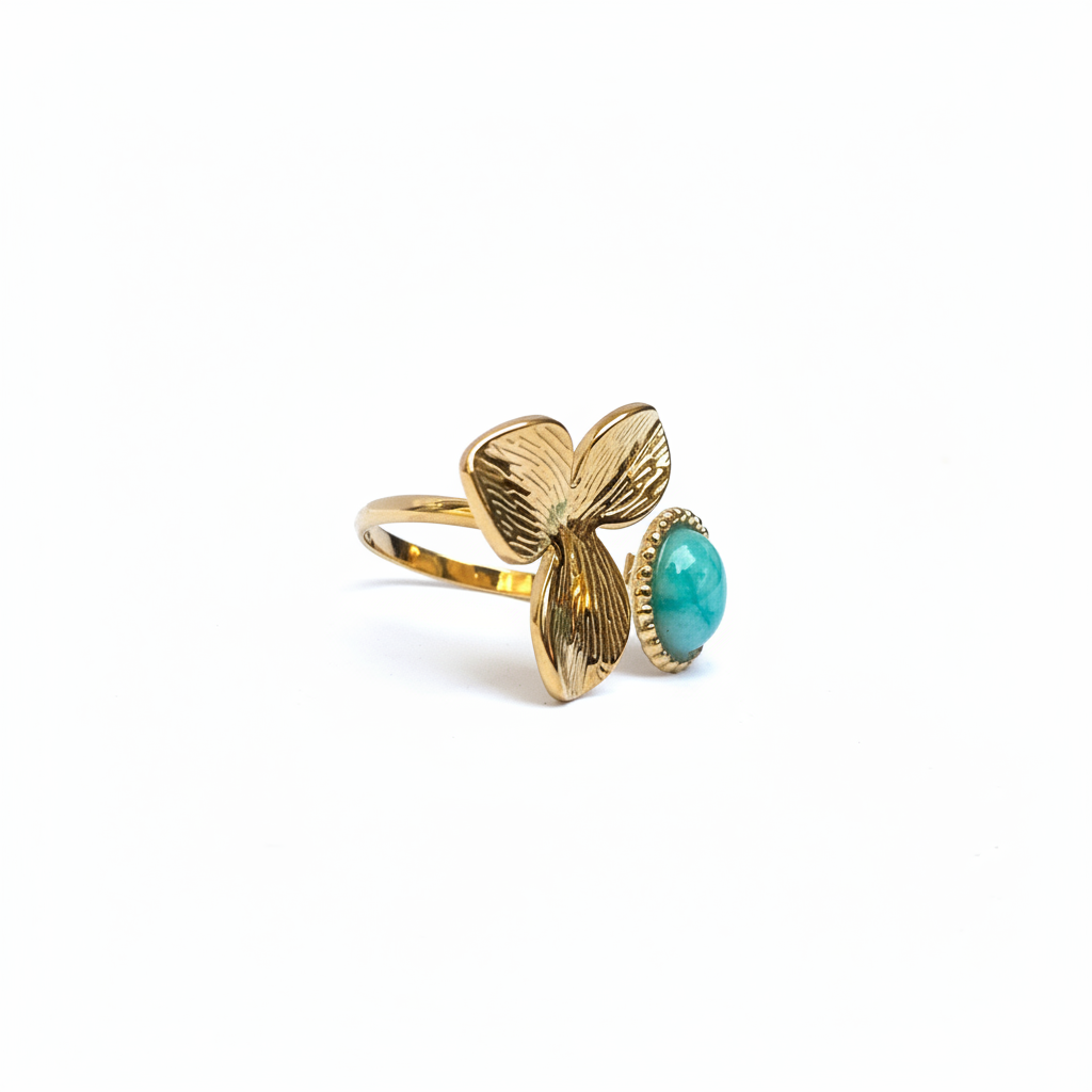 Bague fleur dorée turquoise trois-quarts fond blanc