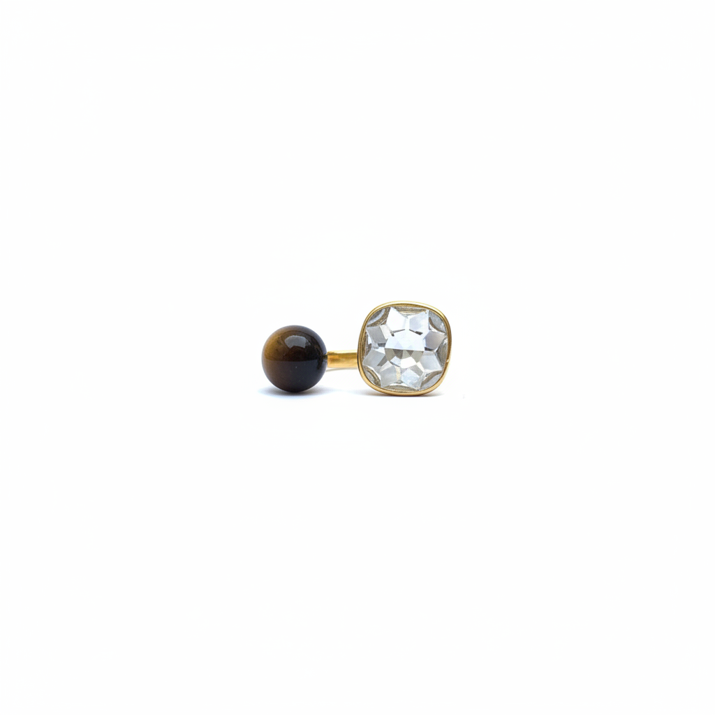 Bague dorée cristal œil de tigre profil fond blanc