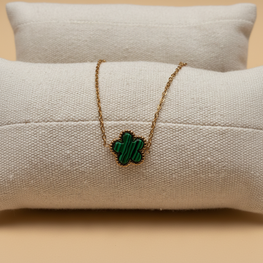 Collier trèfle malachite coussin carré